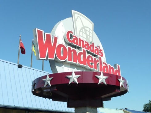 Canada's Wonderland entrance