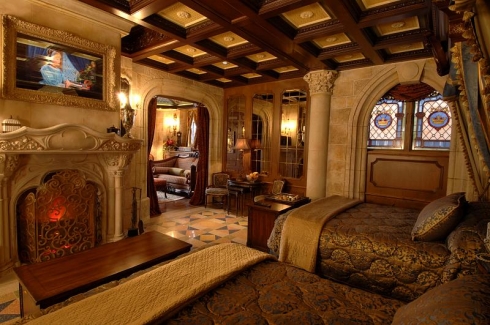 Cinderella Castle Suite bedroom (3)