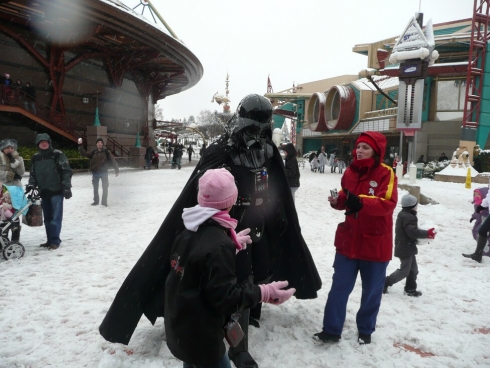 Darth Vader snowball fight