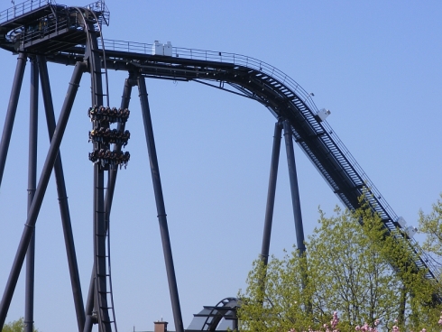 Krake lift hill and drop