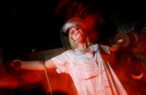 SAW Alive Horror Maze electrocution image