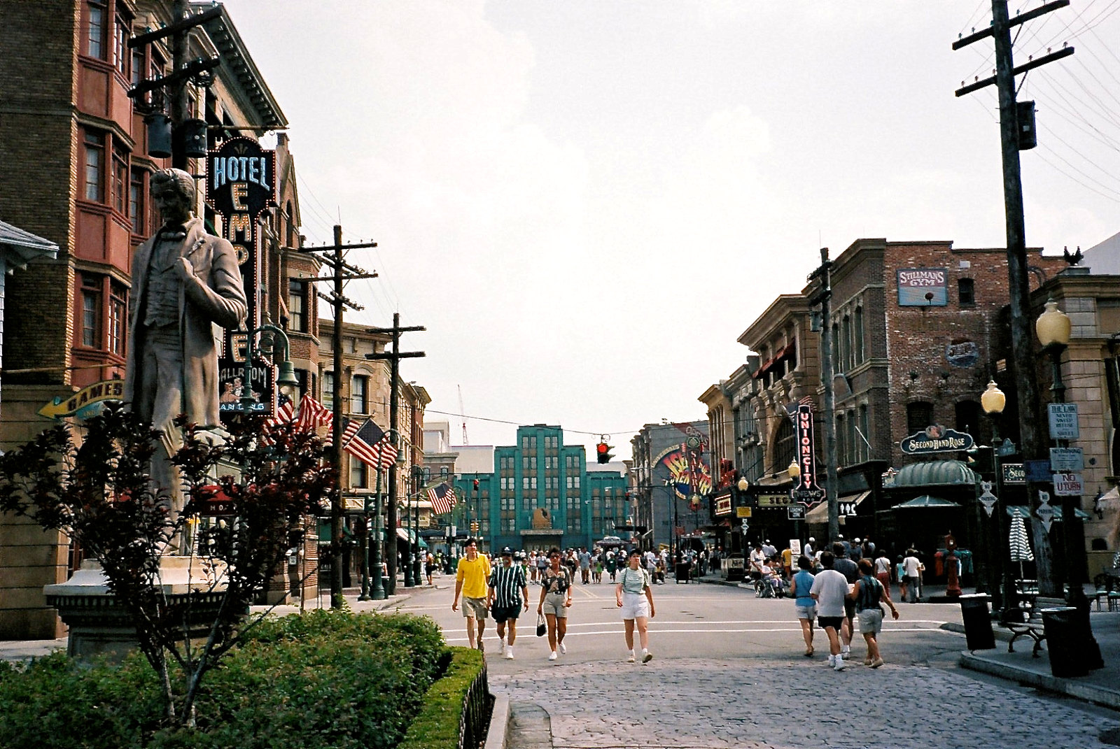 The Islands of Adventure Preview Center in the distance