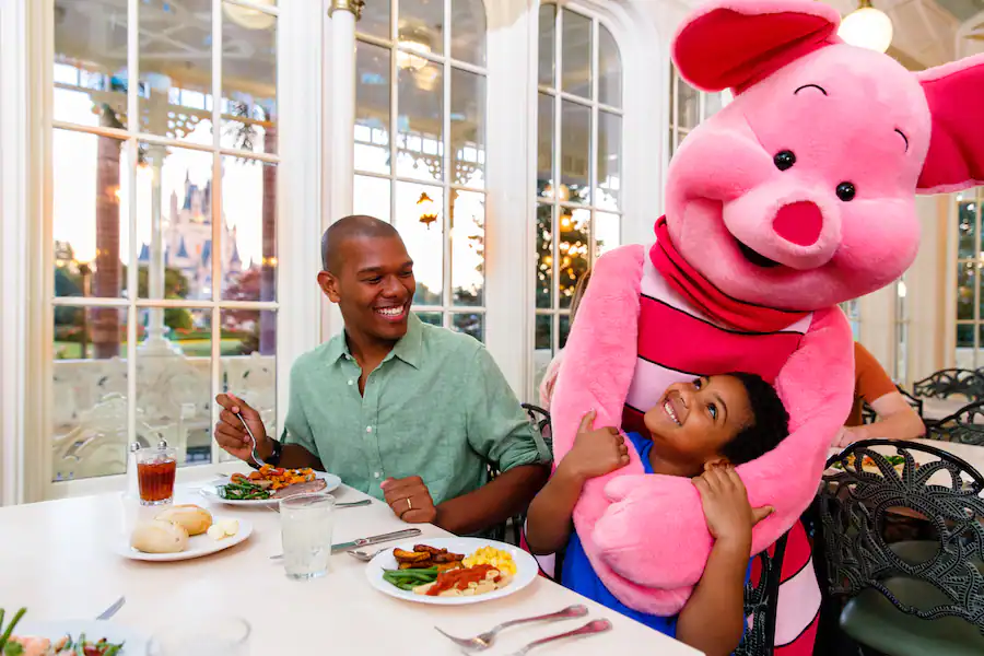 Character dining, Disney