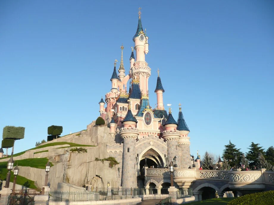 Disneyland Paris Castle, Theme Park Tourist