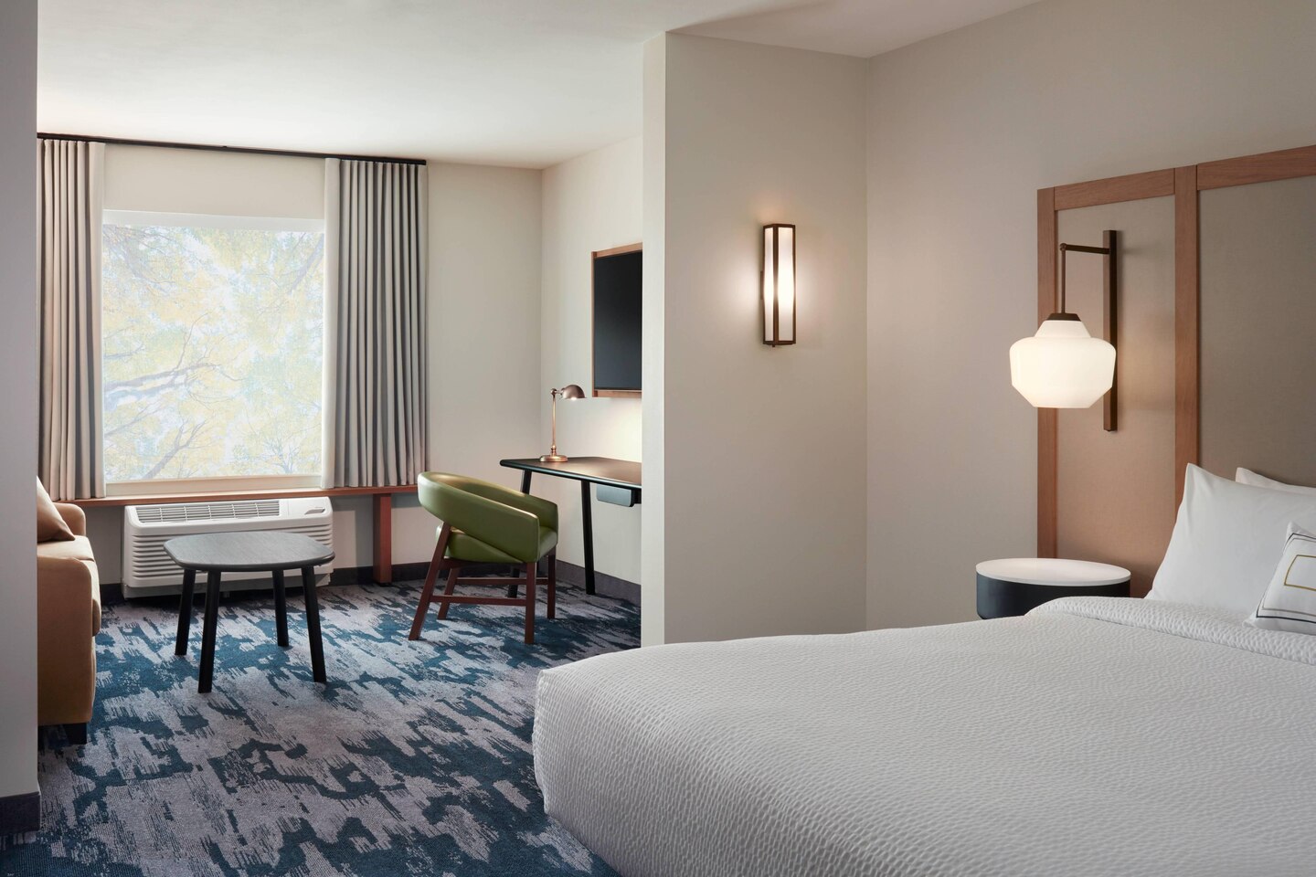 Fairfield Inn & Suites Bedroom, Marriott