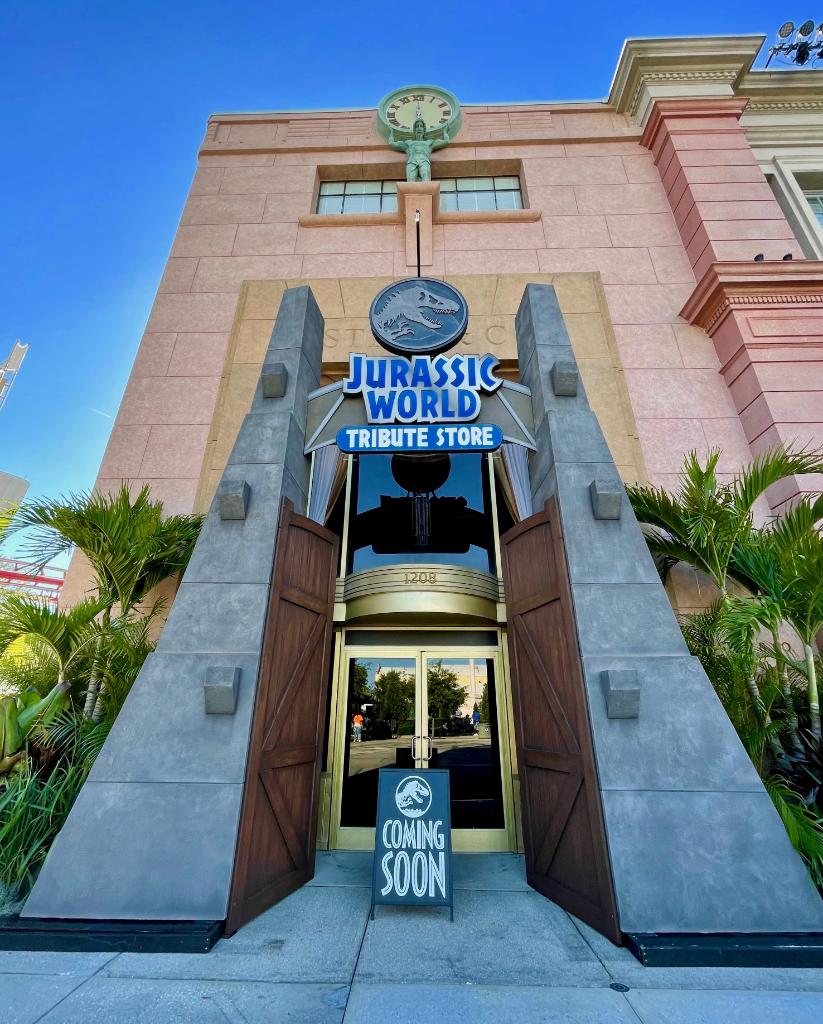 Jurassic World Tribute Store, Universal