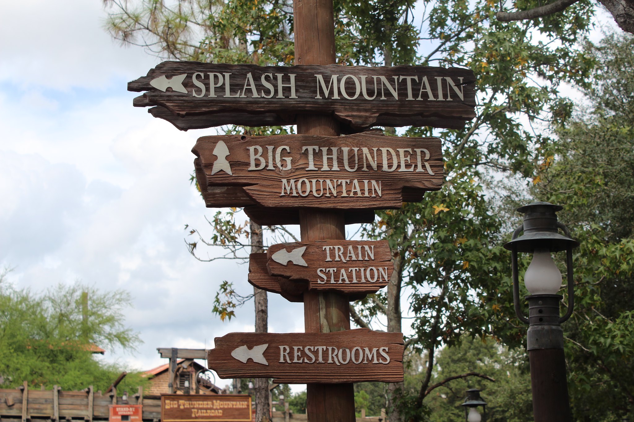 Splash Mountain sign post