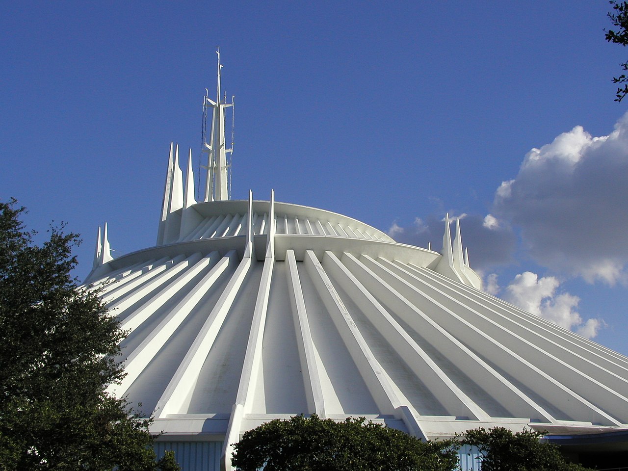 Space Mountain, By Benjamin D. Esham / Wikimedia Commons, CC BY-SA 4.0, https://commons.wikimedia.org/w/index.php?curid=48824