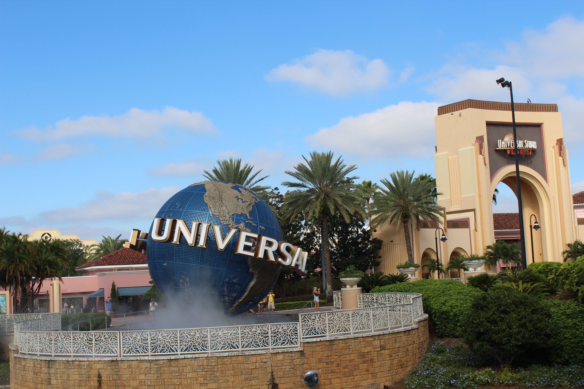 Universal Entrance, Theme Park Tourist