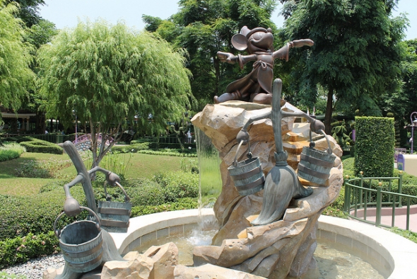 Fantasia Gardens Statue