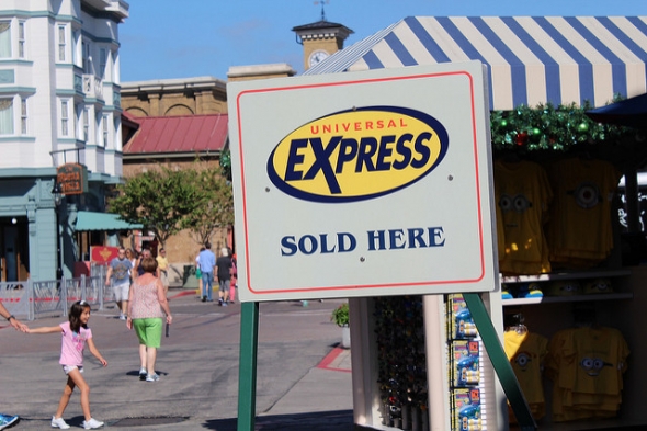 Universal Express sign