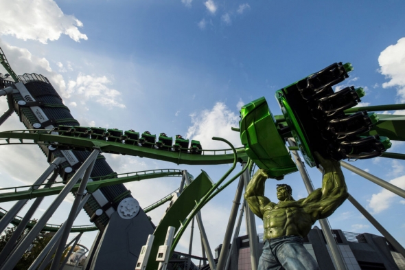 Incredible Hulk Coaster in daylight