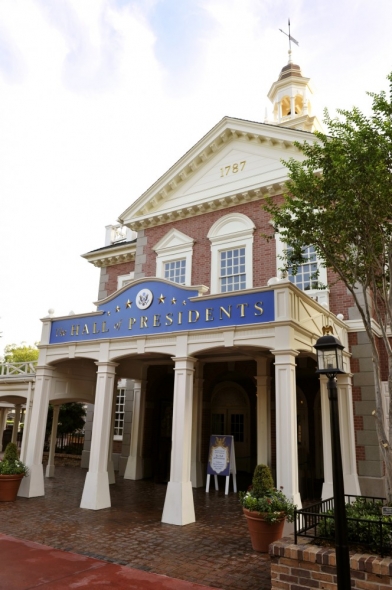 Hall of Presidents from the ground
