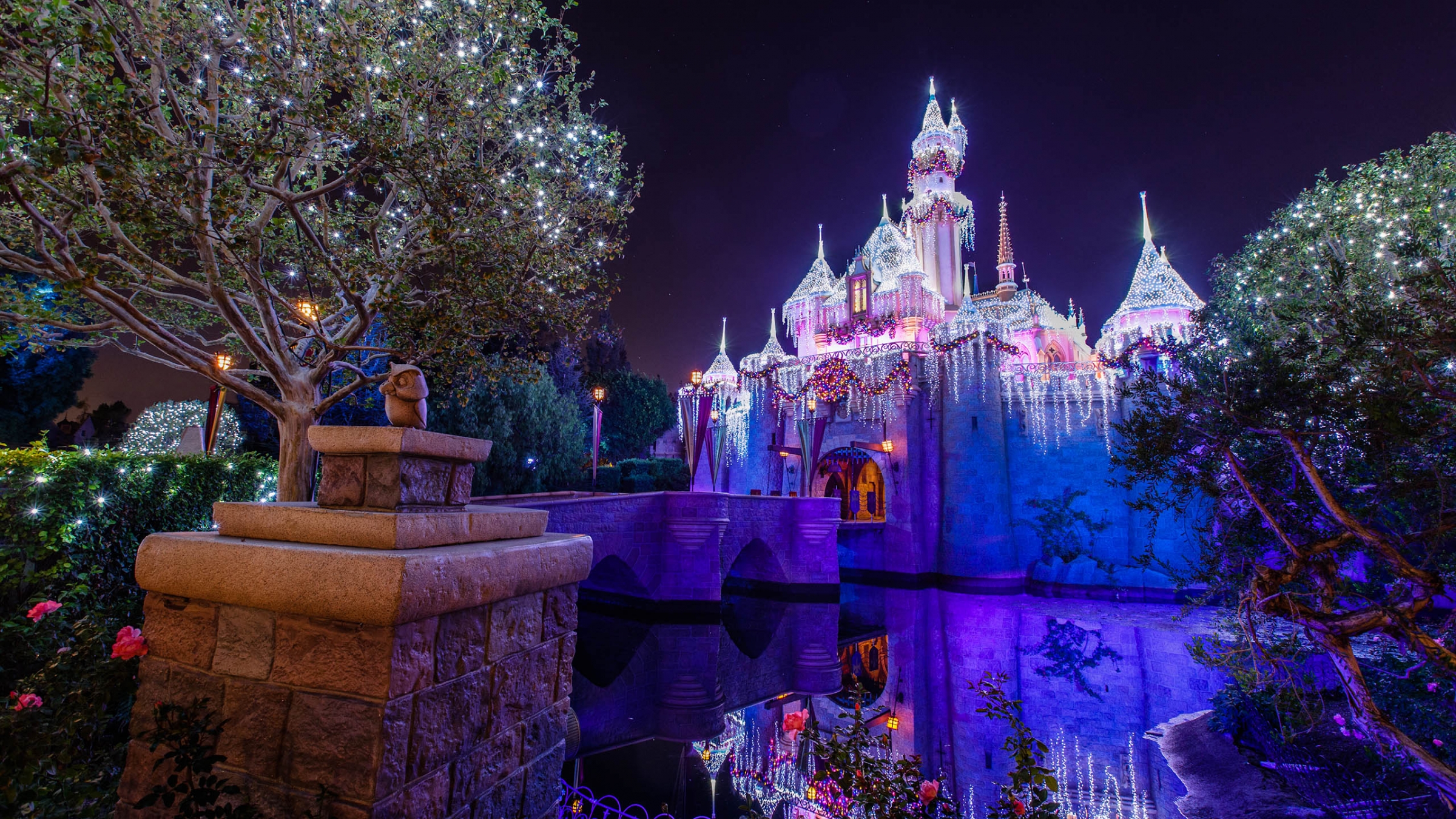 8 Must-See Theme Park Christmas Celebrations from Across the Country