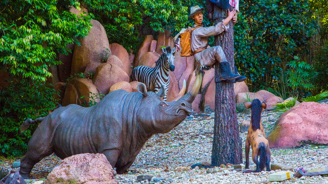 Delays, Cancelations and Death: The Strange But True History of Disney's Animal  Kingdom