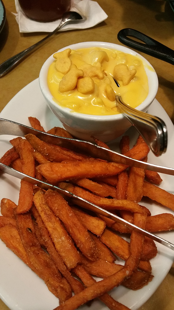 Mac n' cheese with goldfish
