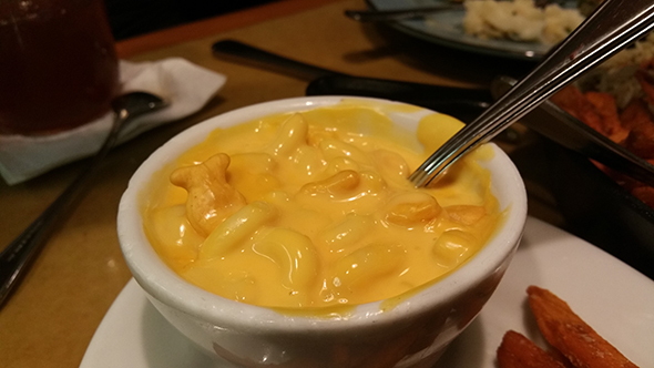 The world's saddest mac n cheese at the Garden Grill